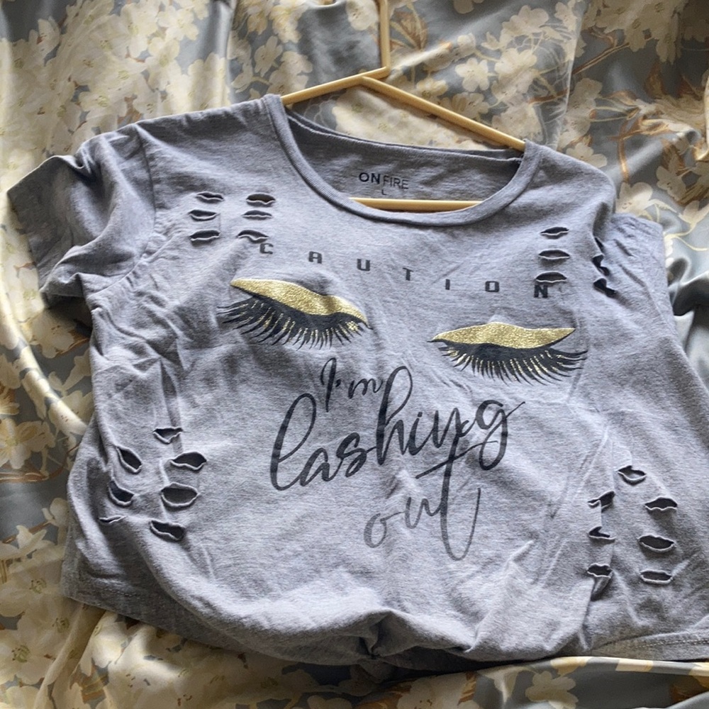 A short sleeve Juniors/women’s large